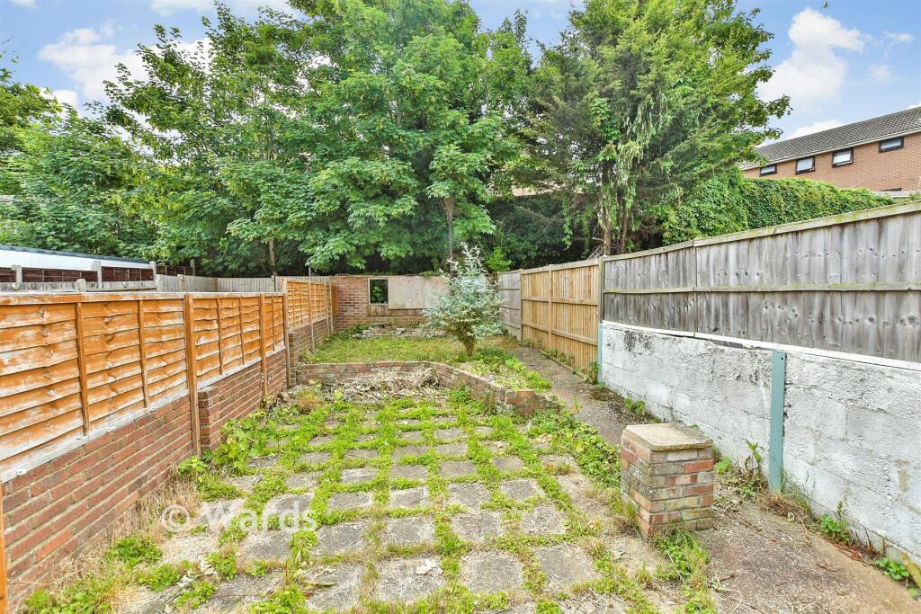 House in Gillingham, Twydall - More
