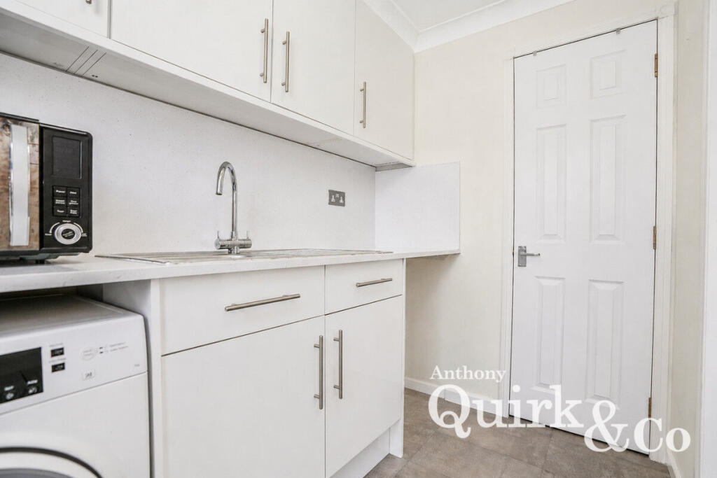 House in Castle Point, Canvey Island - View 4