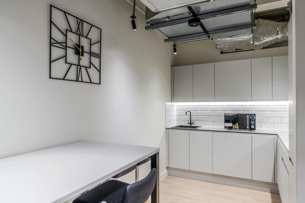 52 brooks mews 2886 kit.jpg