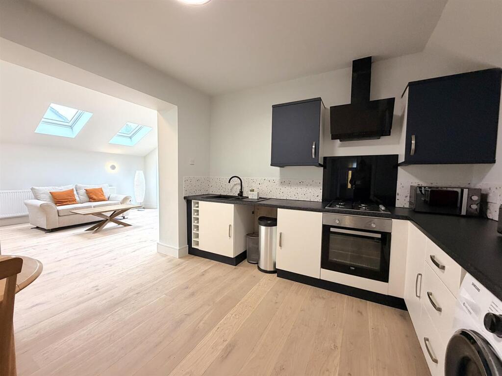 Apartment in Southend-on-Sea, Leigh-on-Sea - View 4