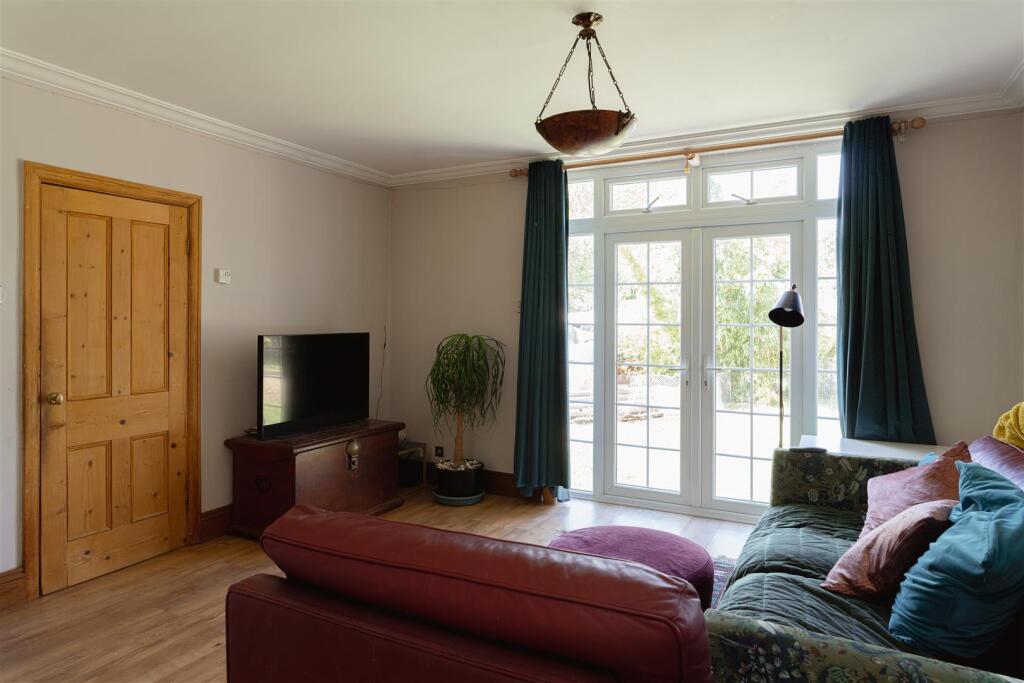 House in Tandridge, Nutfield - View 6