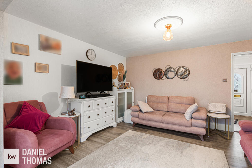 DANIEL THOMAS | Mallion Court, Waltham Abbey, EN9 photo 3