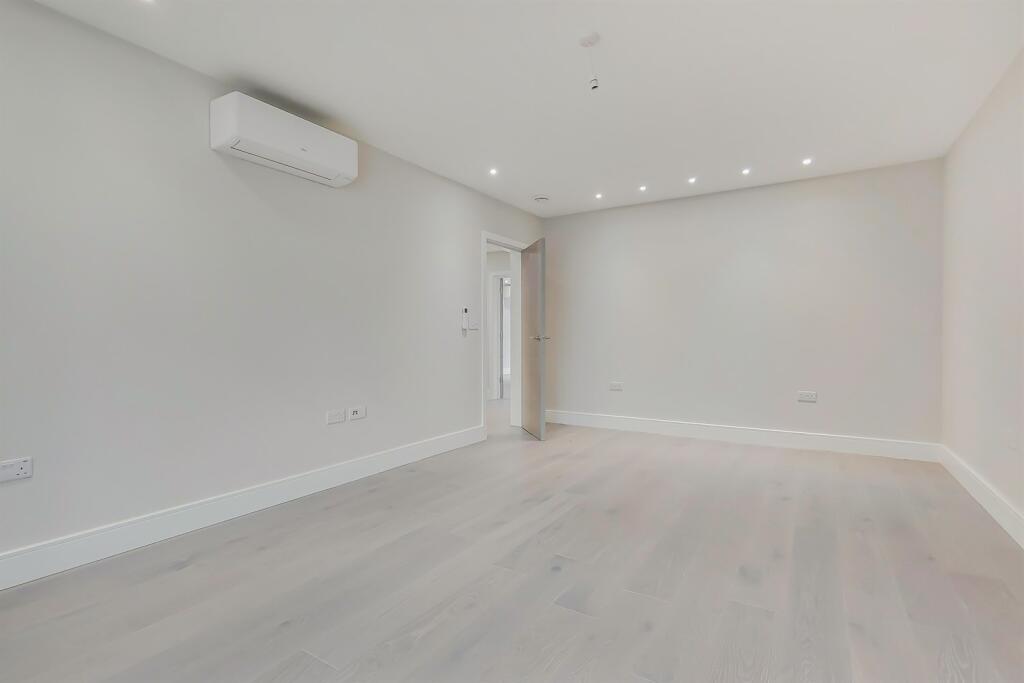 House in London - View 3