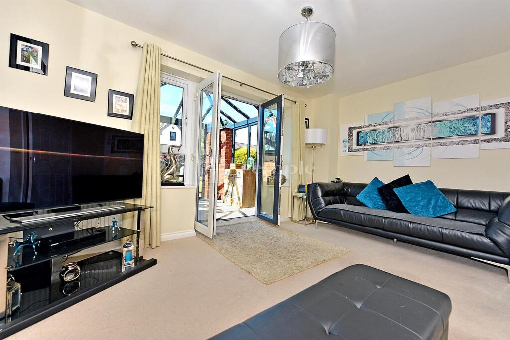 House in Mansfield, Forest Town - More