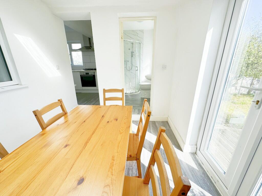 5 bedroom semi-detached house for rent