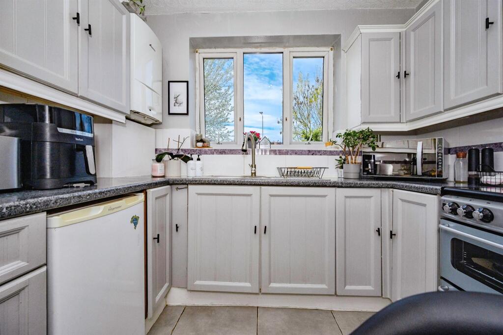 Apartment in Watford - More