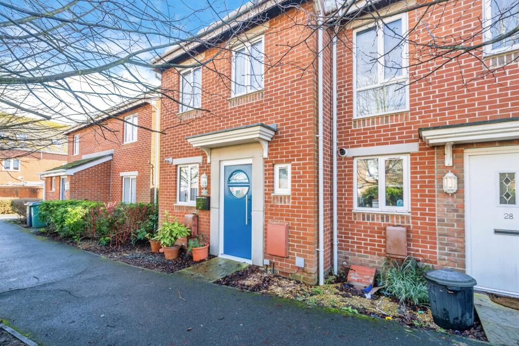 2-bed semi-detached on Wish Field Drive, Felpham, Bognor Regis, £270,000