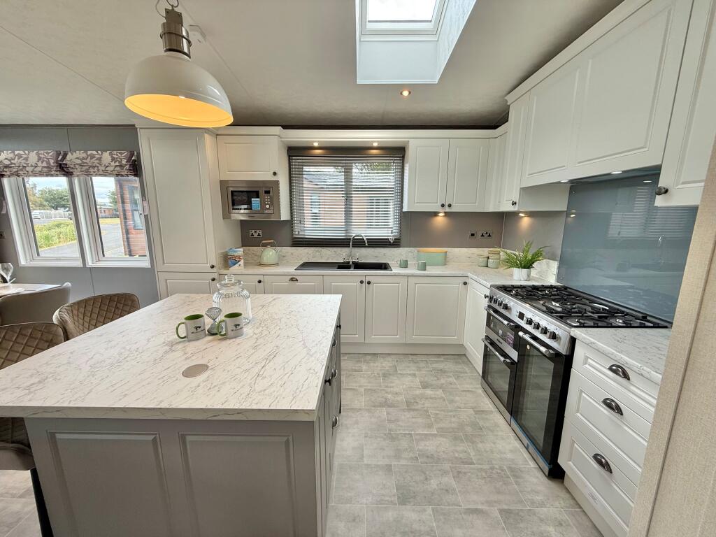 Two Bed Pemberton Glendale (40x22), Oakmere Country Park, Oakmere, Northwich, Cheshire, CW8 2HB photo 3