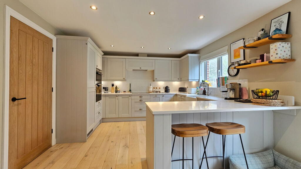 Pinewood Crescent, Hermitage, Thatcham, RG18 9WL photo 3