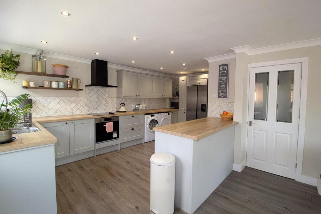 Ravendale Close, Holton-Le-Clay photo 4