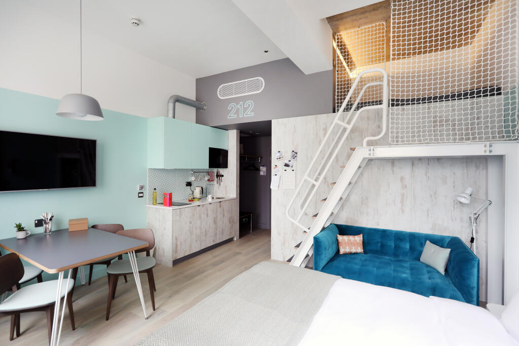 Main image of property: Southampton – Lounge Loft Queens Terrace