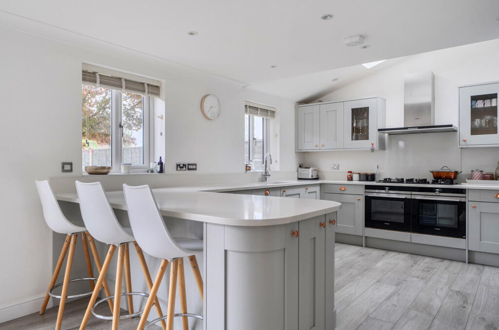 Campbell Road, Woodley, Reading, Berkshire, RG5 photo 4