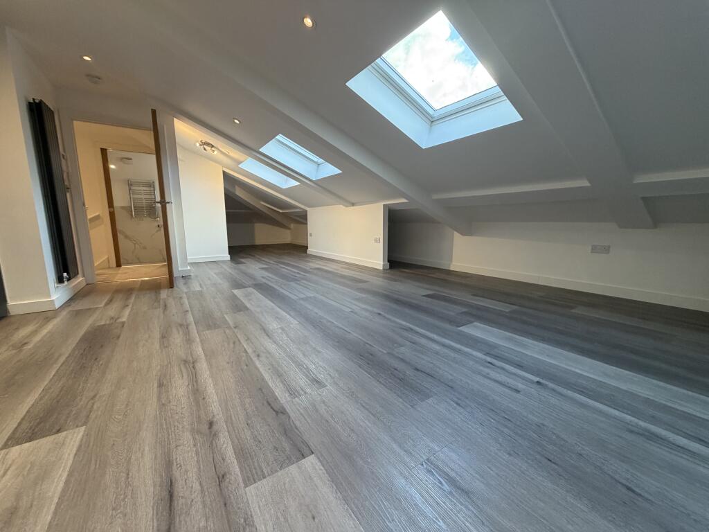 Apartment in Guildford - View 5