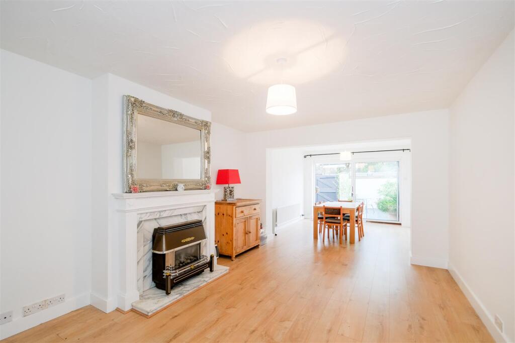 Kings Head Hill, North Chingford photo 2