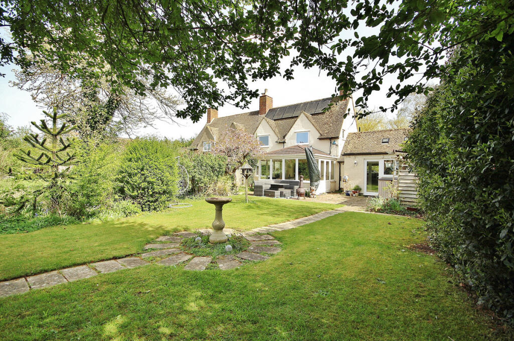 Main image of property: 1 North Street, Aston, OX18