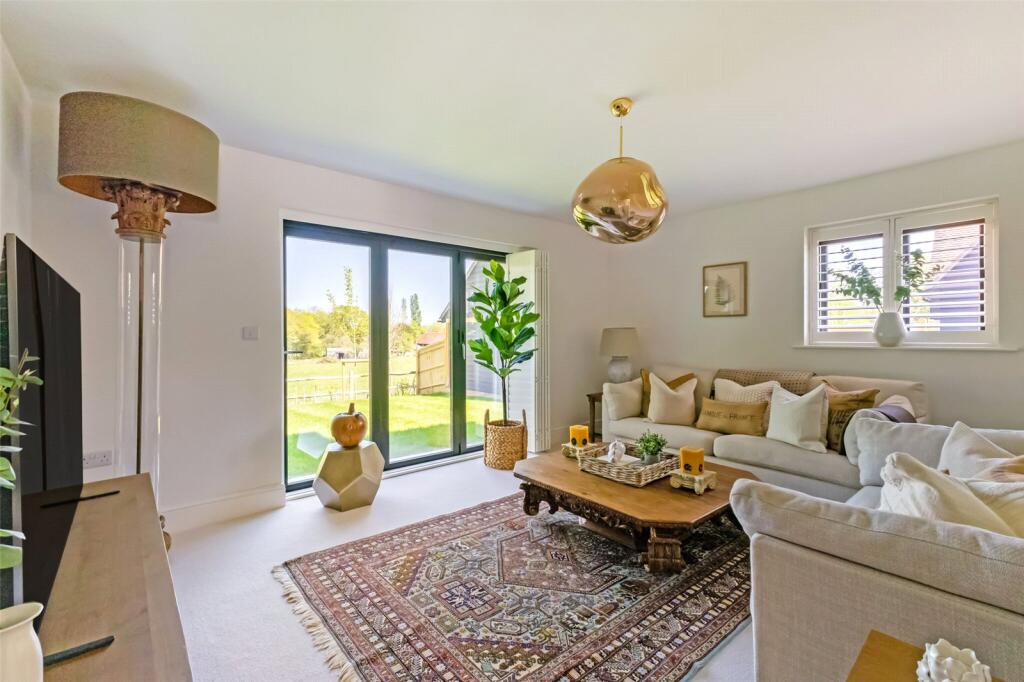 Barnfield Shaw, Wisborough Green, Billingshurst, West Sussex, RH14 photo 4