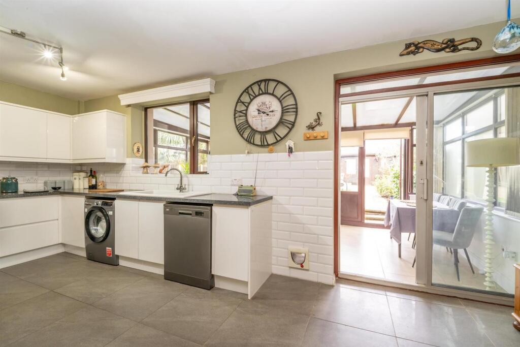 Grantham Green, Borehamwood - More