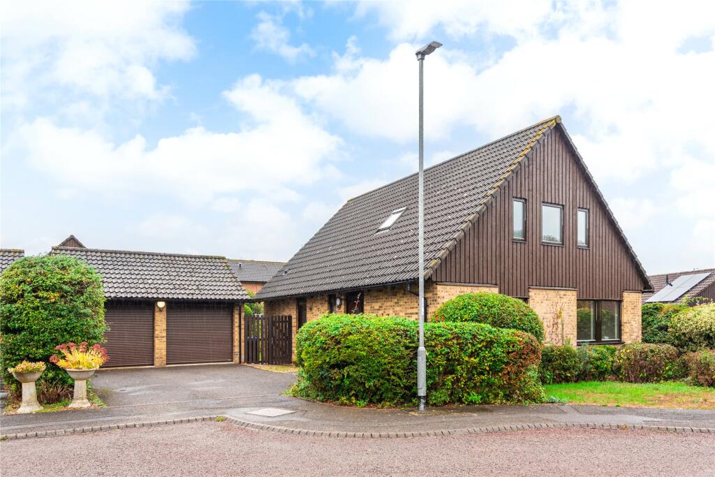 3-bed detached on Dalestones, West Hunsbury, Northampton, Northamptonshire, NN4, £400,000