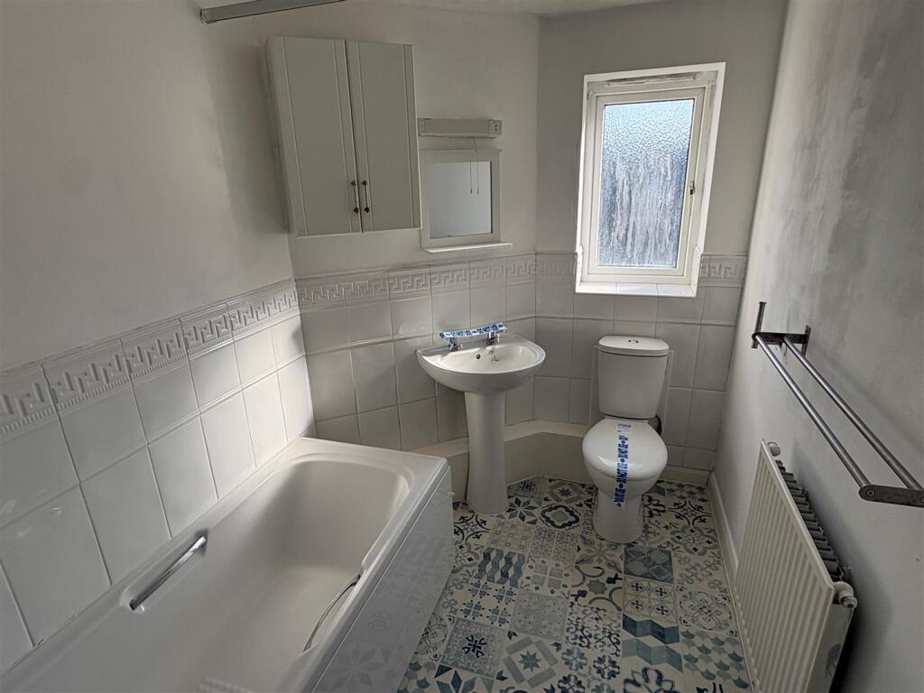 Additional image 7 of Sharket Head Close, Queensbury, Bradford