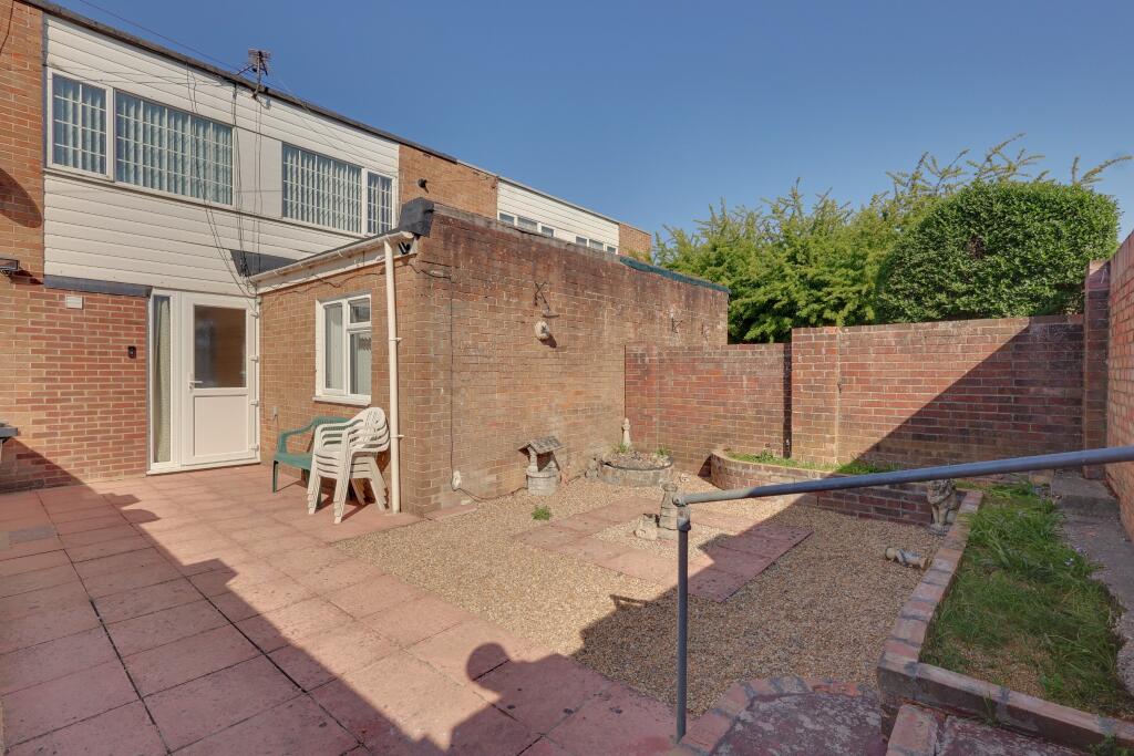3-bed terraced on Tyrrel Lawn, Havant, £240,000