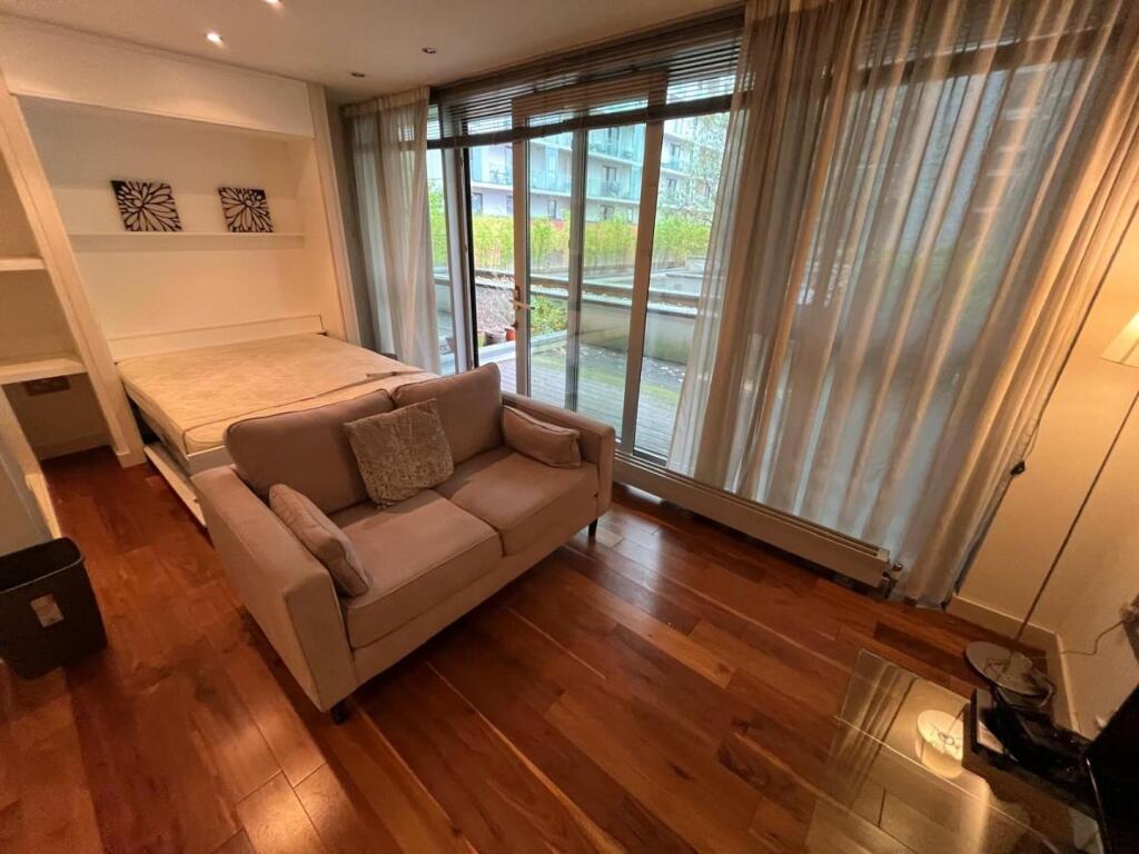 Studio flat for rent