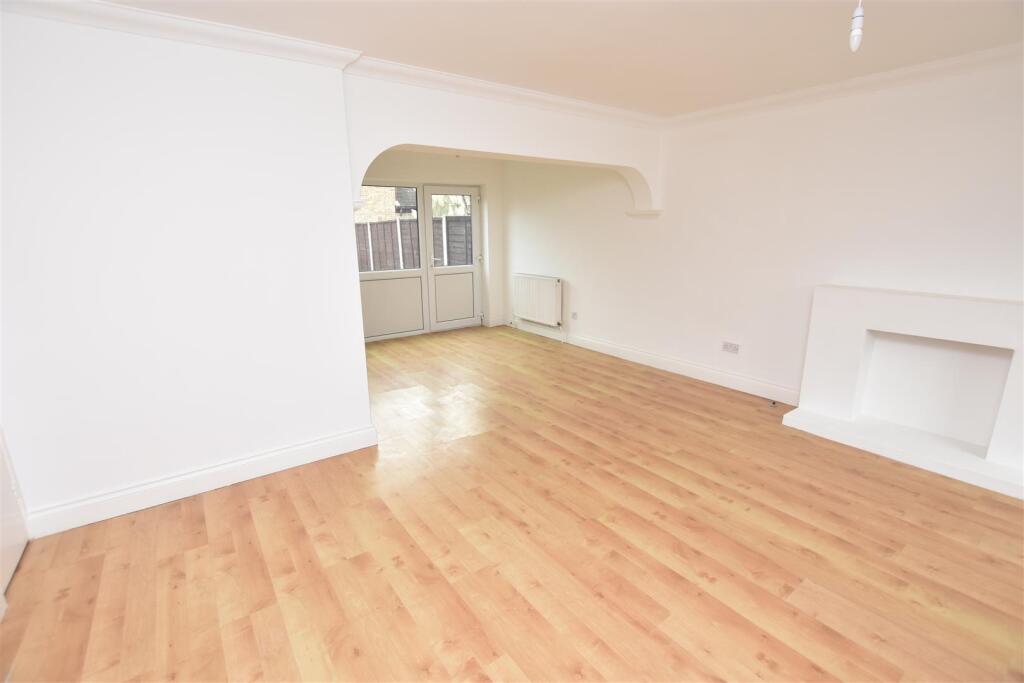 Harvest Road, Canvey Island photo 2