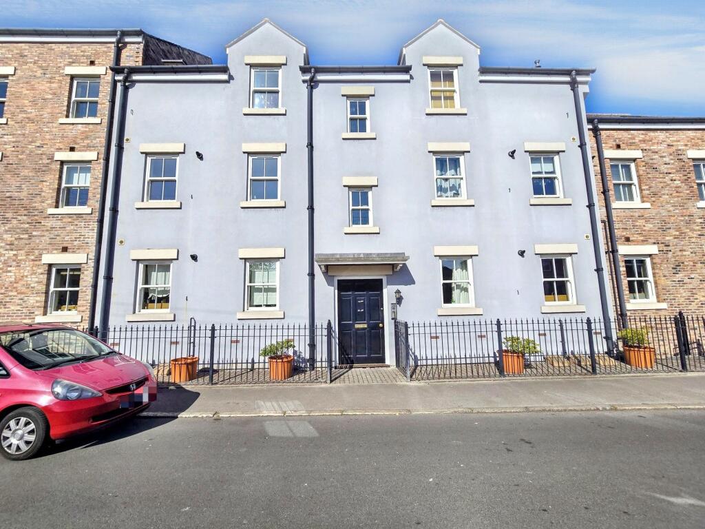 2-bed flat on Tyne Green Mews, Hexham, Northumberland, NE46 3HB, £177,000