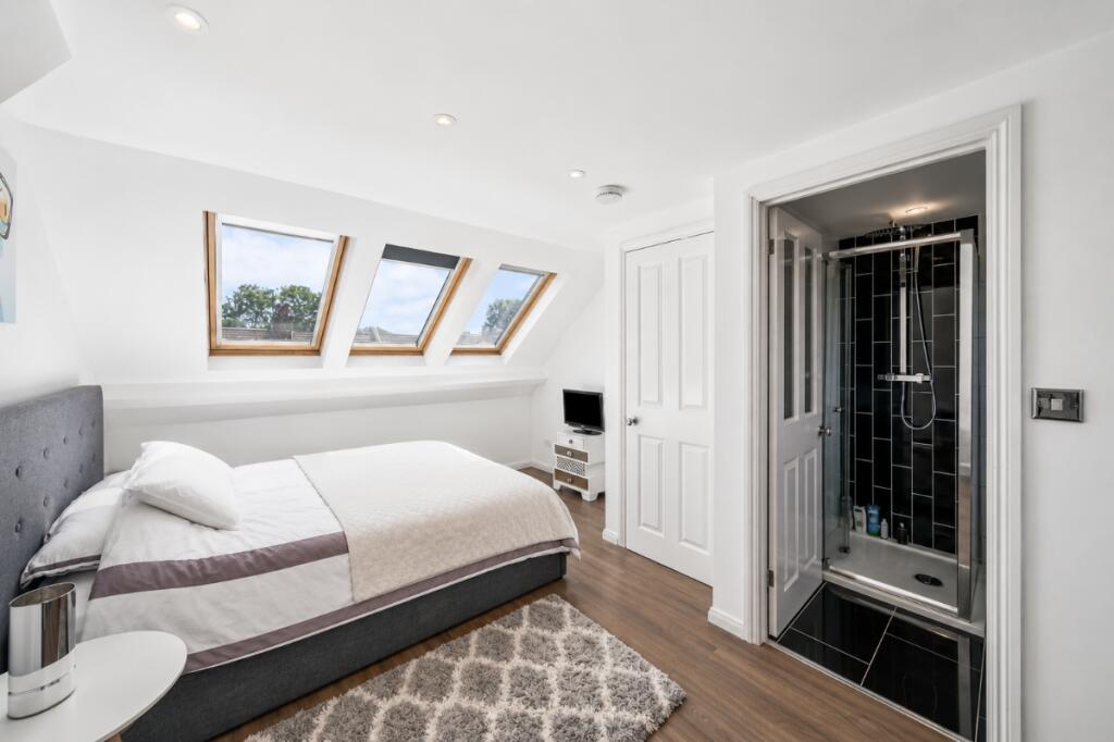 House in London, Mortlake - More