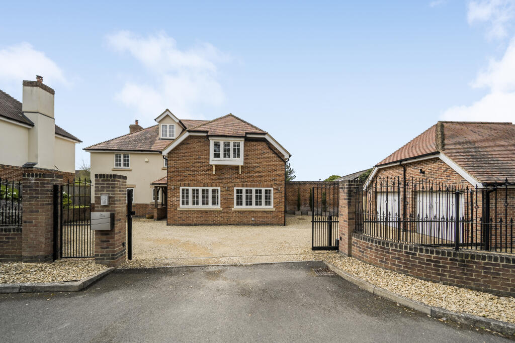 5-bed detached on The Fairway, Broome Manor, Swindon, SN3 1RG, £1,100,000