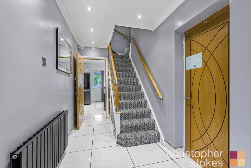 House in Waltham Cross, Churchgate - View 5