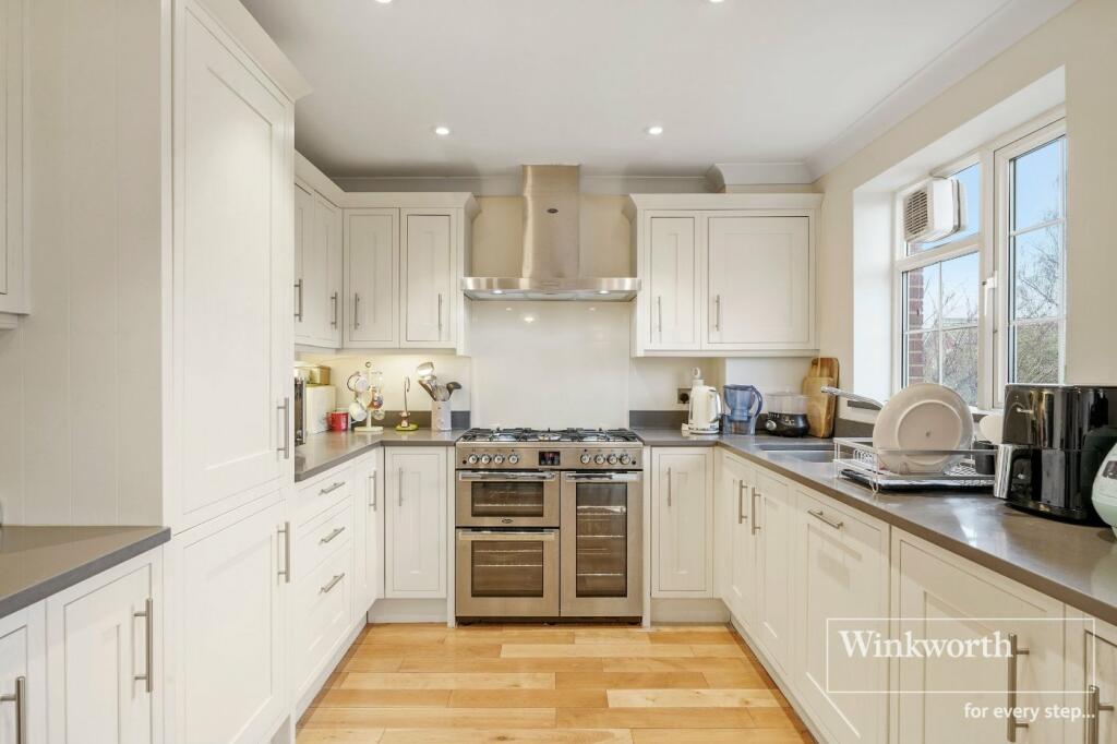 House in Bromley - More