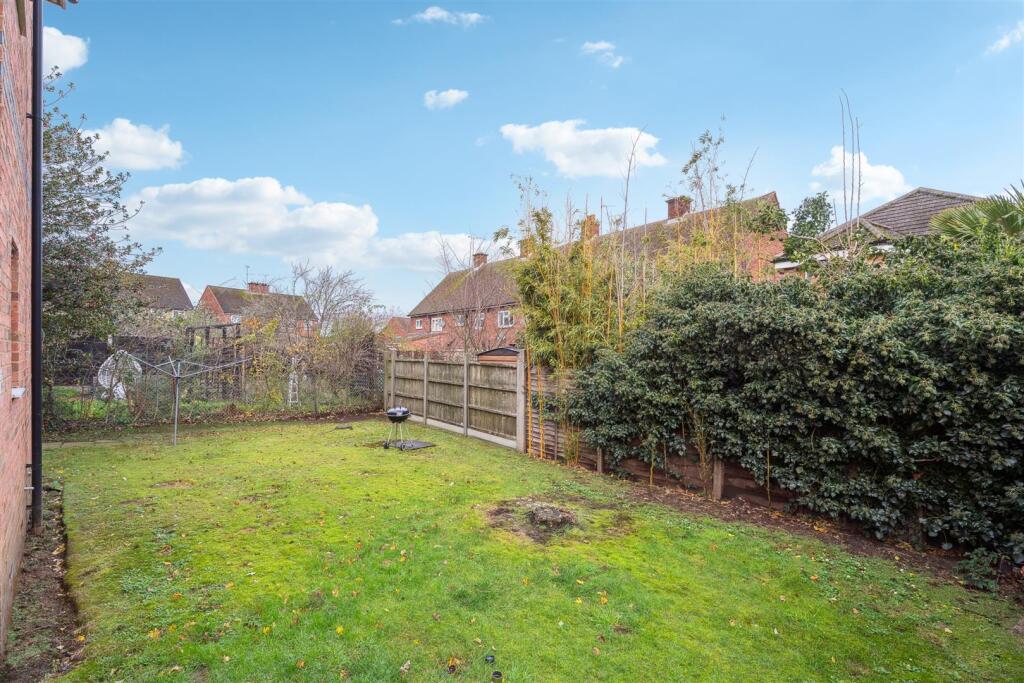 Gilbert Mews, Leighton Buzzard, Bedfordshire photo 4