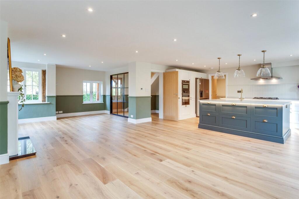 Winter Hill Road, Pinkneys Green, Nr Maidenhead, Berkshire, SL6 photo 3