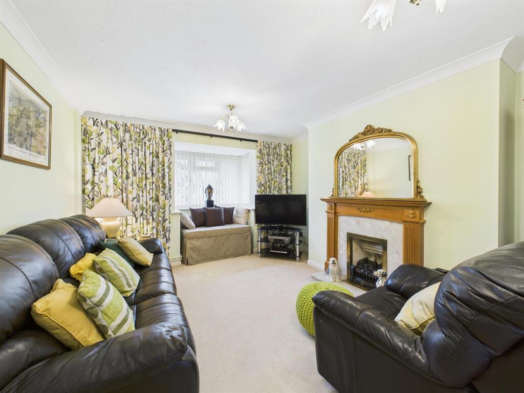 Godwins Close, Atworth, Melksham photo 2