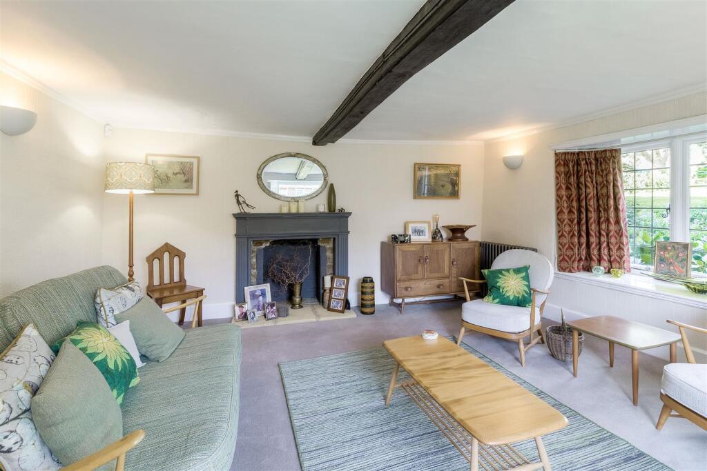 House in Finedon, North Northamptonshire - More