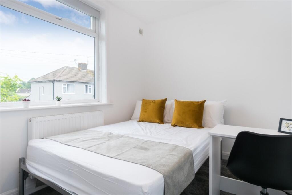 4 bedroom semi-detached house for rent