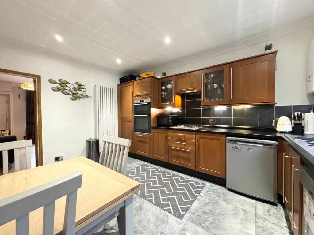 Manchester Road, Thurlstone, Sheffield, S36 9QR photo 4