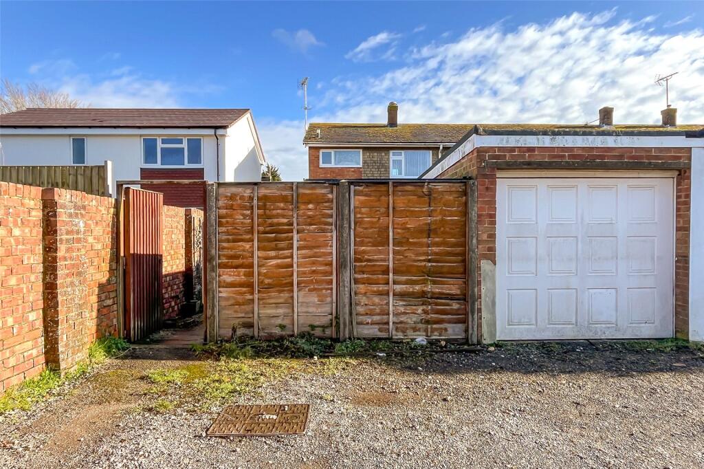 Ambersham Crescent, East Preston, Littlehampton, West Sussex photo 3