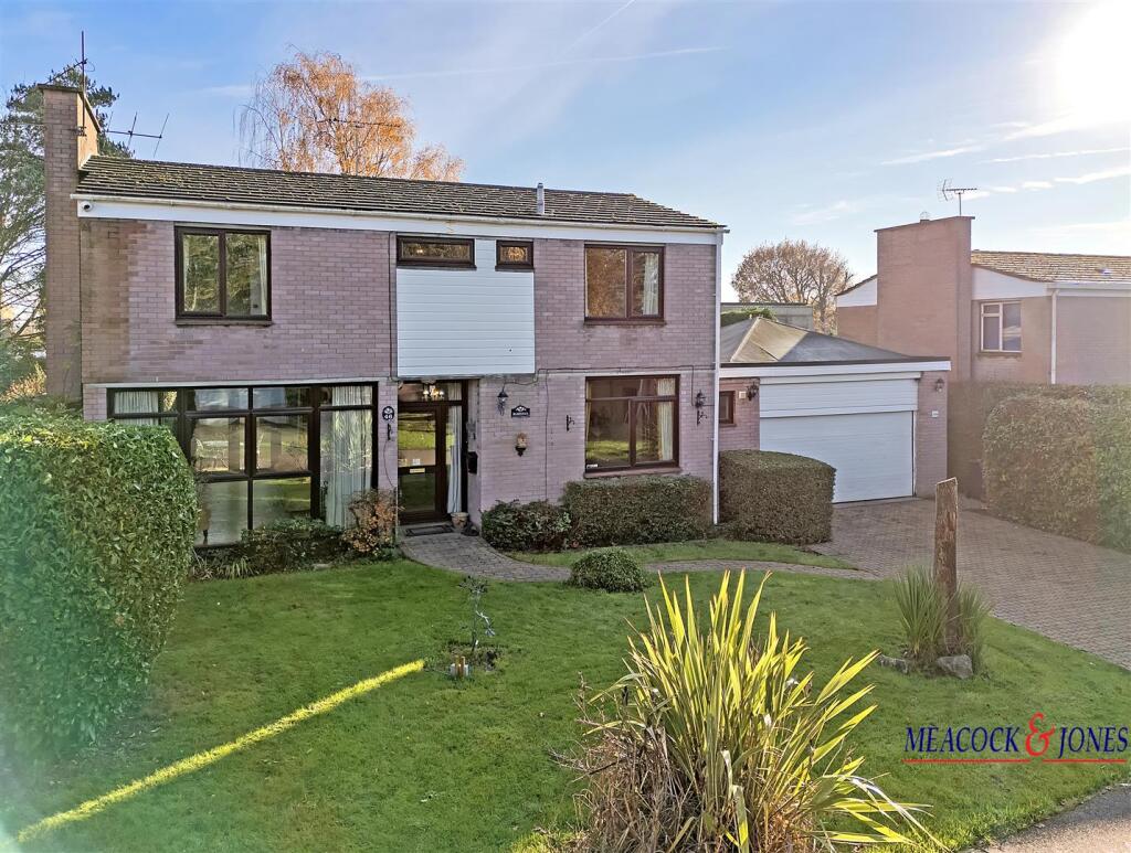 4-bed detached on Tor Bryan, Ingatestone, Essex, £800,000