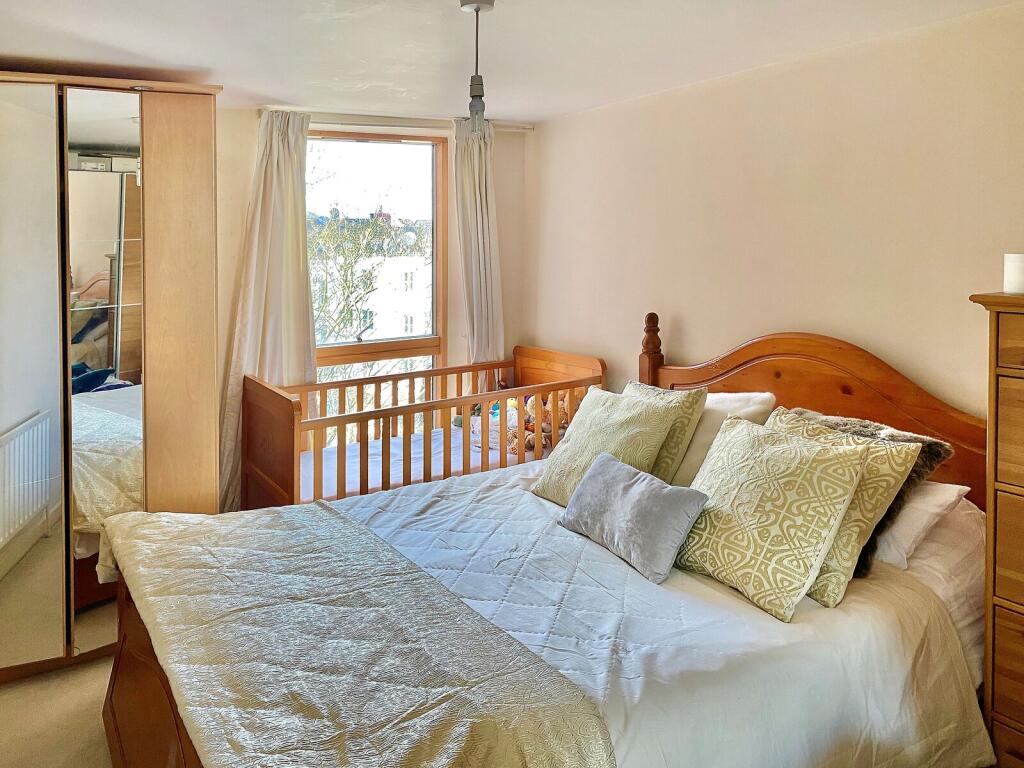 Apartment in London - View 5
