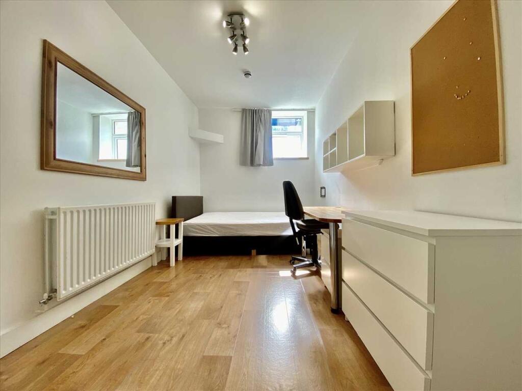 House in Plymouth, Mutley - View 4