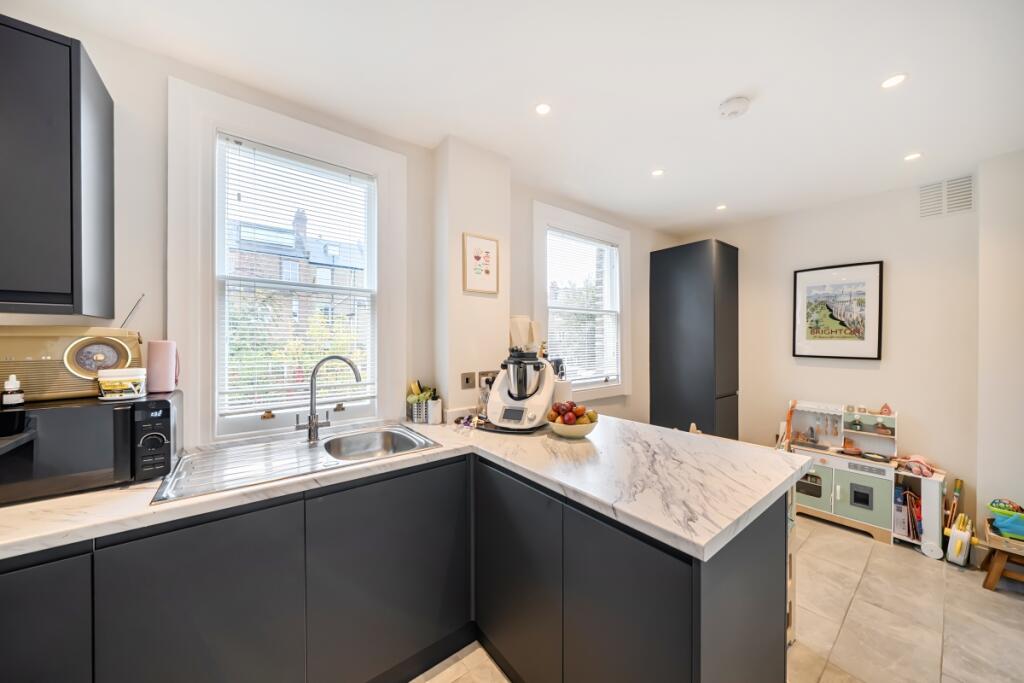 Apartment in London - View 5