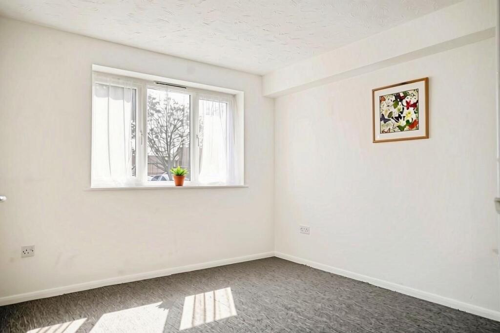 Apartment in Watford, Holywell Estate - View 4
