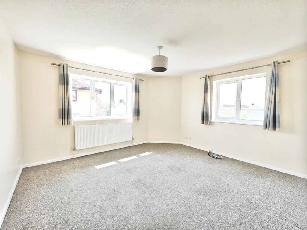 2-bed flat on Woodhill Views, Nailsea, Bristol, £174,995