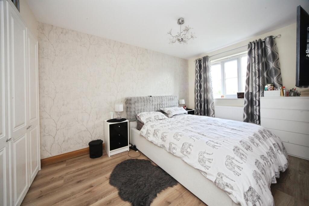 Frenchs Avenue, Dunstable photo 4
