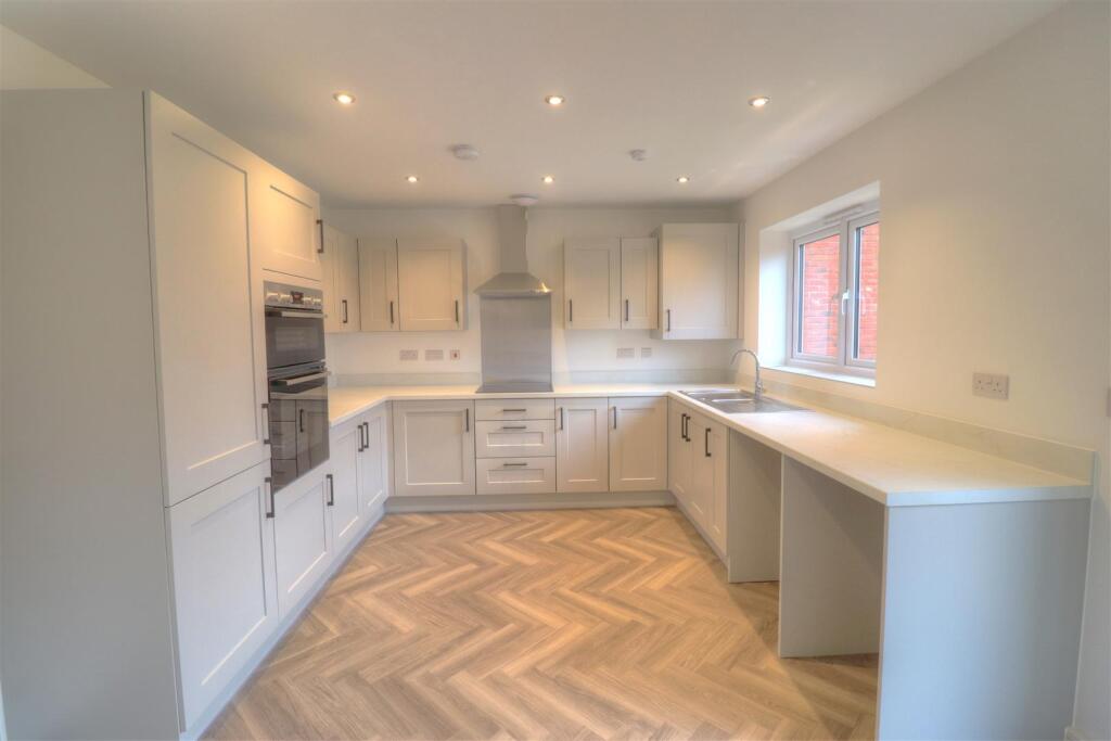 House in Worcester - View 2