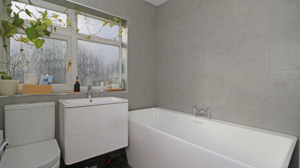 House in Dartford - More