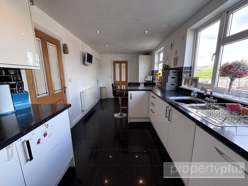 House in Rhondda Cynon Taff, Cymmer - More