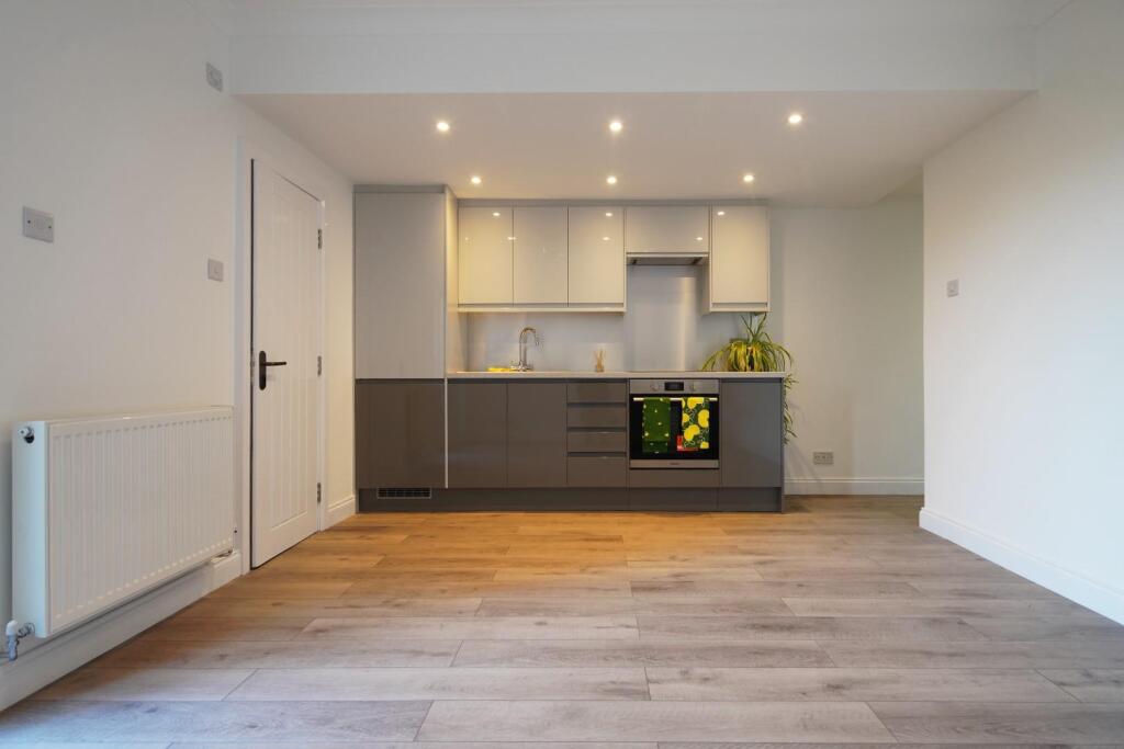 1-bed flat on Warleigh Road, Brighton, £300,000