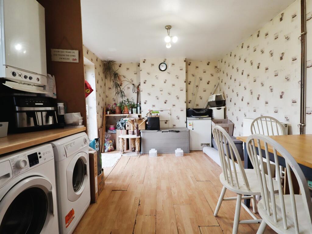 House in Barry, Vale of Glamorgan - More